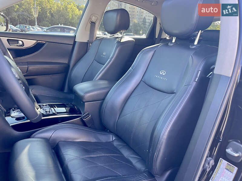 Внедорожник / Кроссовер Infiniti QX70 2013 в Харькове