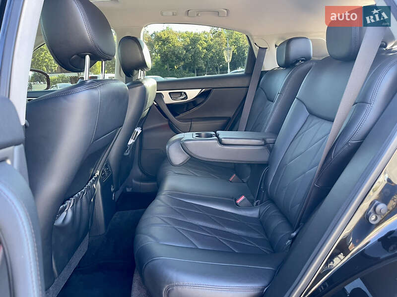 Внедорожник / Кроссовер Infiniti QX70 2013 в Харькове