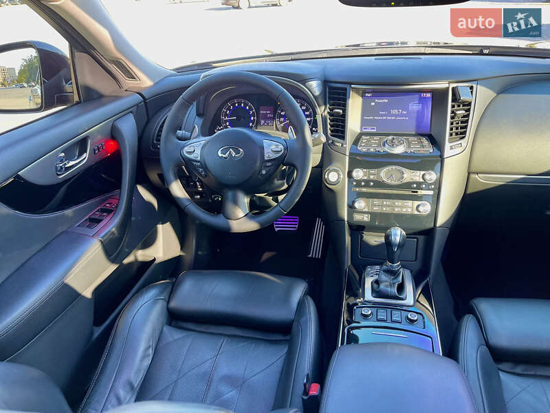 Внедорожник / Кроссовер Infiniti QX70 2013 в Харькове