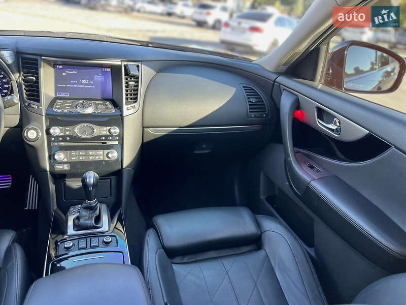 Внедорожник / Кроссовер Infiniti QX70 2013 в Харькове