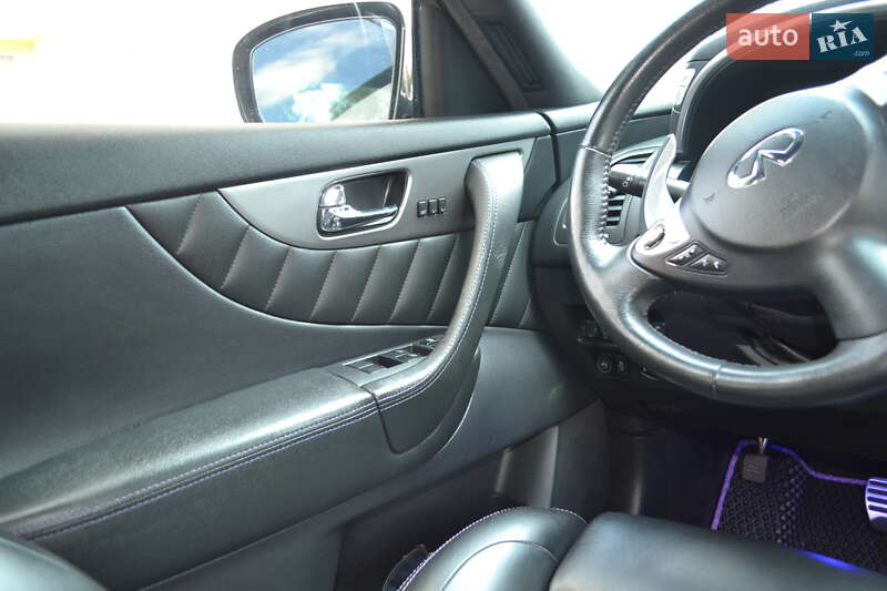 Внедорожник / Кроссовер Infiniti QX70 2014 в Киеве