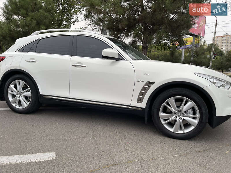 Внедорожник / Кроссовер Infiniti QX70 2015 в Одессе