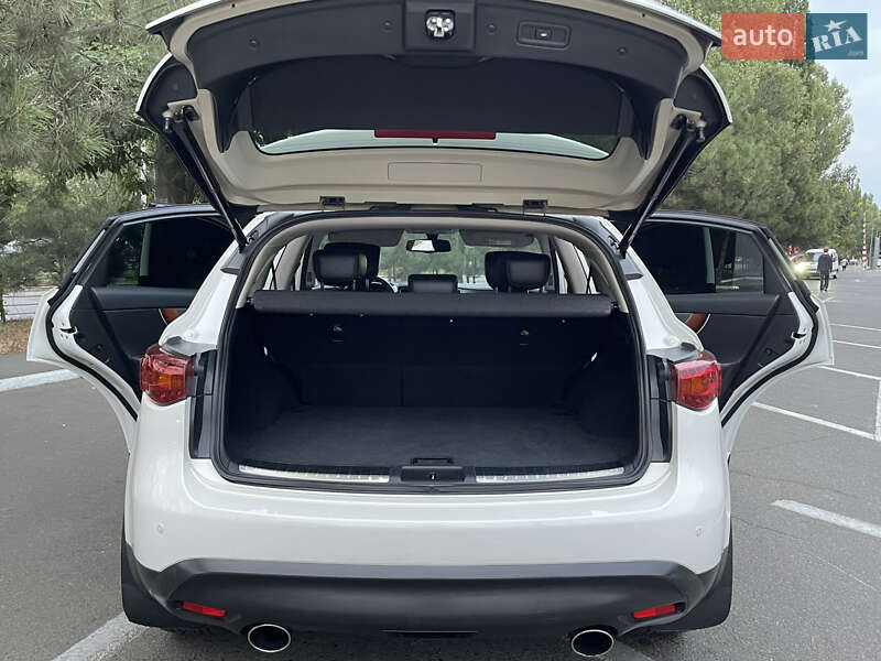 Внедорожник / Кроссовер Infiniti QX70 2015 в Одессе