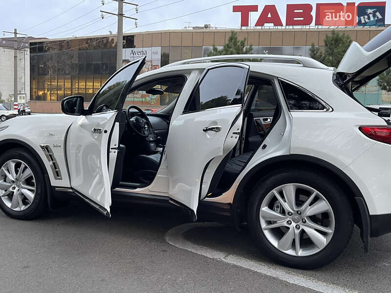 Внедорожник / Кроссовер Infiniti QX70 2015 в Одессе