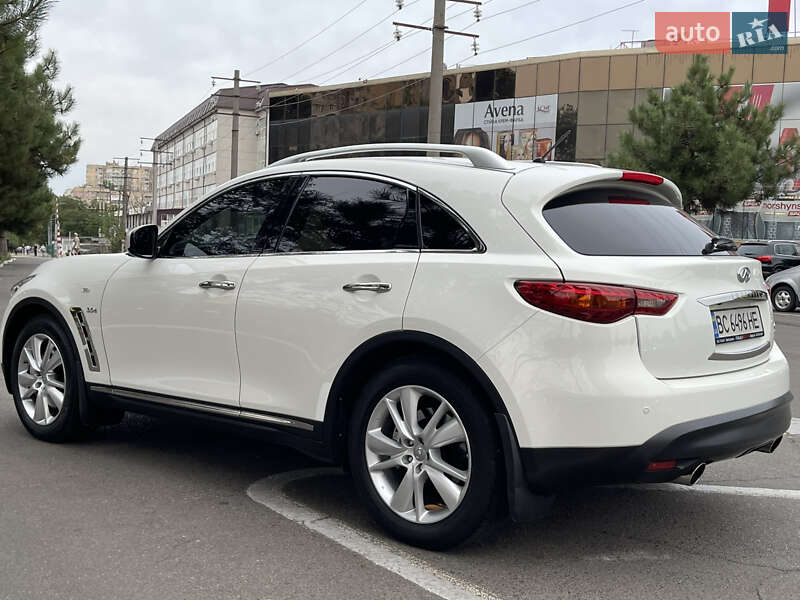 Внедорожник / Кроссовер Infiniti QX70 2015 в Одессе