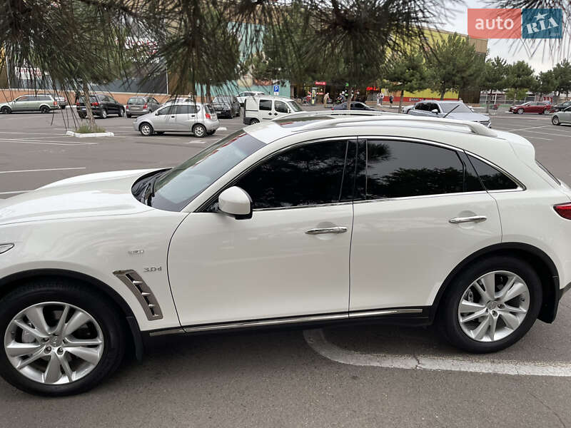 Внедорожник / Кроссовер Infiniti QX70 2015 в Одессе