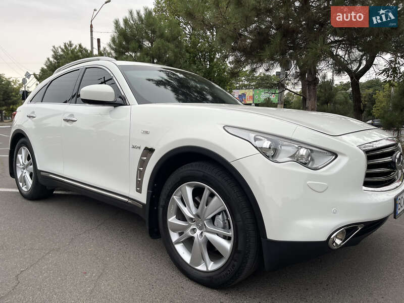 Внедорожник / Кроссовер Infiniti QX70 2015 в Одессе