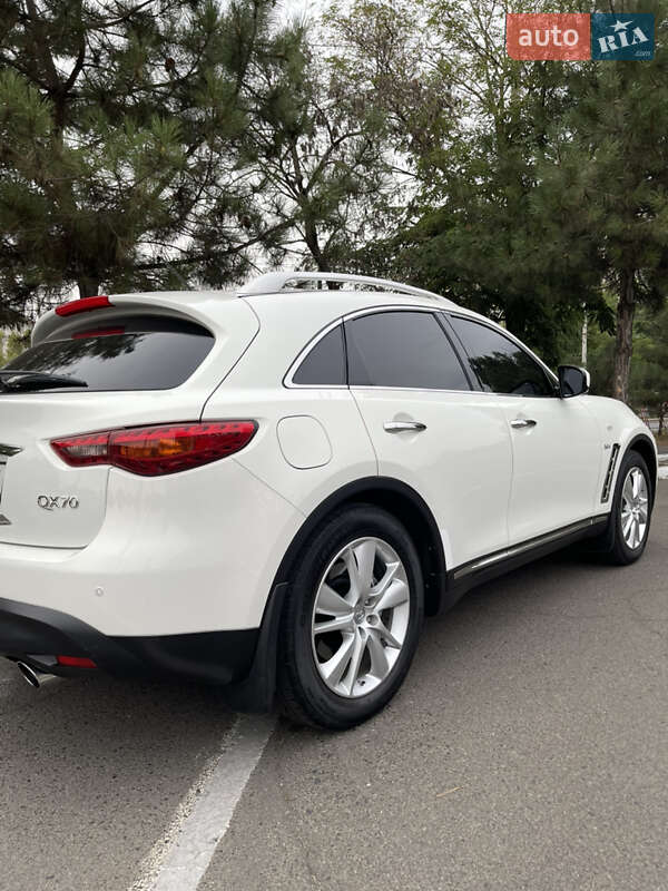 Внедорожник / Кроссовер Infiniti QX70 2015 в Одессе