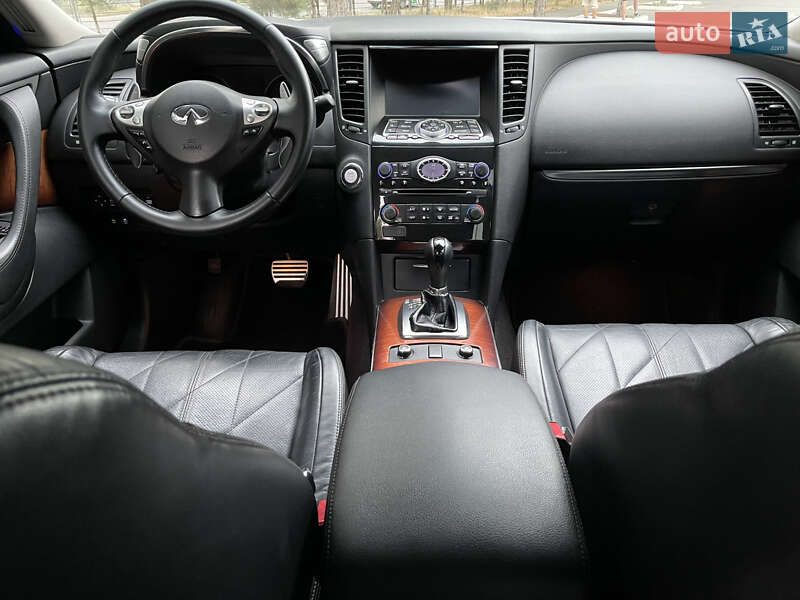 Внедорожник / Кроссовер Infiniti QX70 2015 в Одессе