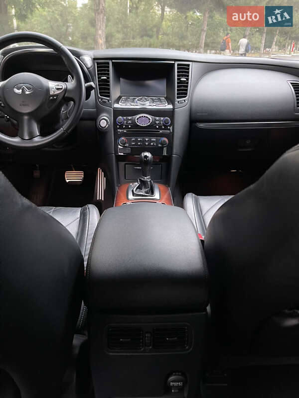 Внедорожник / Кроссовер Infiniti QX70 2015 в Одессе