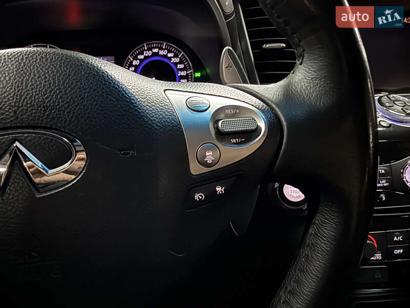 Позашляховик / Кросовер Infiniti QX70 2014 в Києві