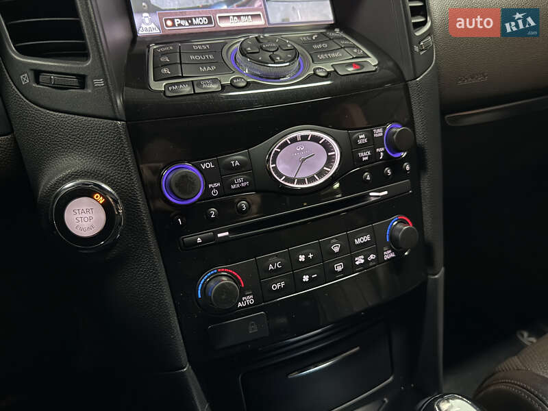 Позашляховик / Кросовер Infiniti QX70 2014 в Києві