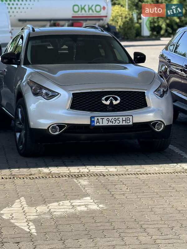 Внедорожник / Кроссовер Infiniti QX70 2013 в Ивано-Франковске