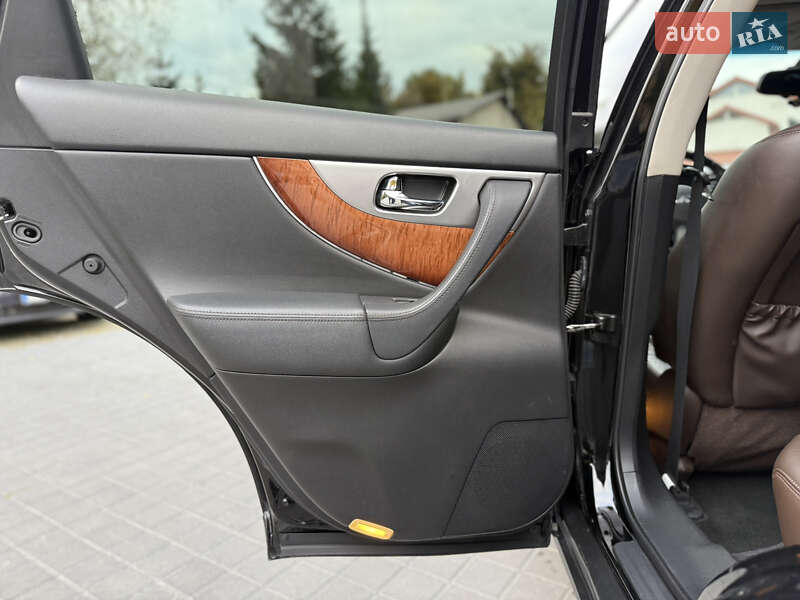 Внедорожник / Кроссовер Infiniti QX70 2016 в Львове фото 38 Внедорожник / Кроссовер Infiniti QX70 2016 в Львове