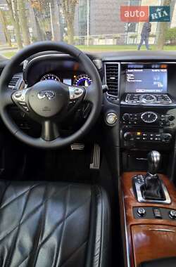 Позашляховик / Кросовер Infiniti QX70 2013 в  фото 12 Позашляховик / Кросовер Infiniti QX70 2013 в