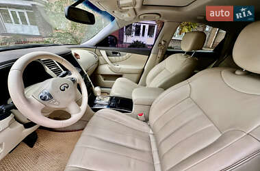 Позашляховик / Кросовер Infiniti QX70 2016 в  фото 6 Позашляховик / Кросовер Infiniti QX70 2016 в