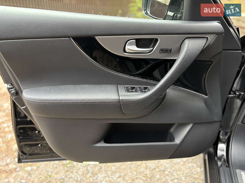 Внедорожник / Кроссовер Infiniti QX70 2013 в Киеве