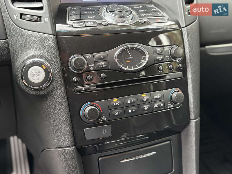 Внедорожник / Кроссовер Infiniti QX70 2013 в Киеве