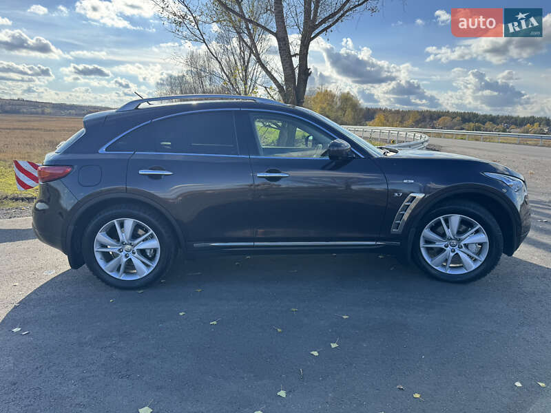Внедорожник / Кроссовер Infiniti QX70 2013 в Харькове