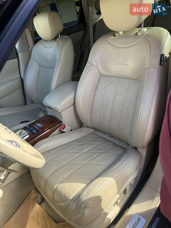 Внедорожник / Кроссовер Infiniti QX70 2013 в Харькове