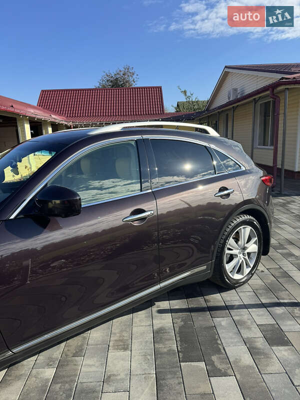 Внедорожник / Кроссовер Infiniti QX70 2013 в Харькове