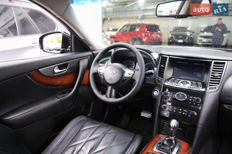 Позашляховик / Кросовер Infiniti QX70 2013 в Києві фото 13 Позашляховик / Кросовер Infiniti QX70 2013 в Києві