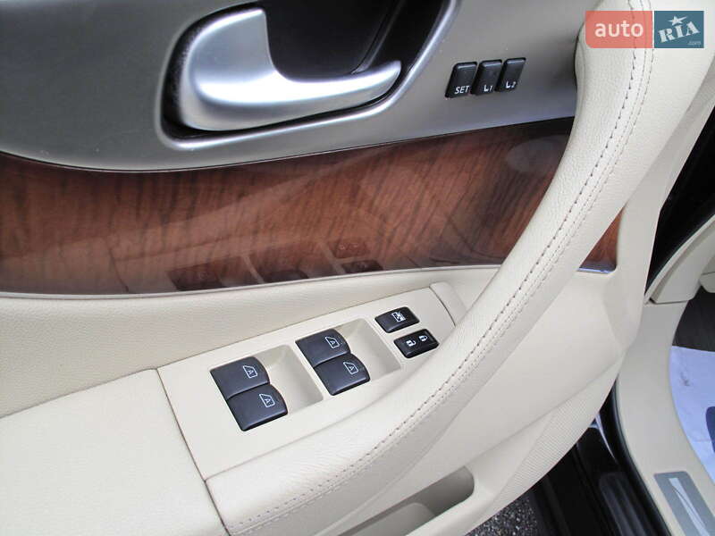 Позашляховик / Кросовер Infiniti QX70 2013 в Києві