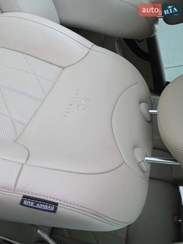 Позашляховик / Кросовер Infiniti QX70 2013 в Києві