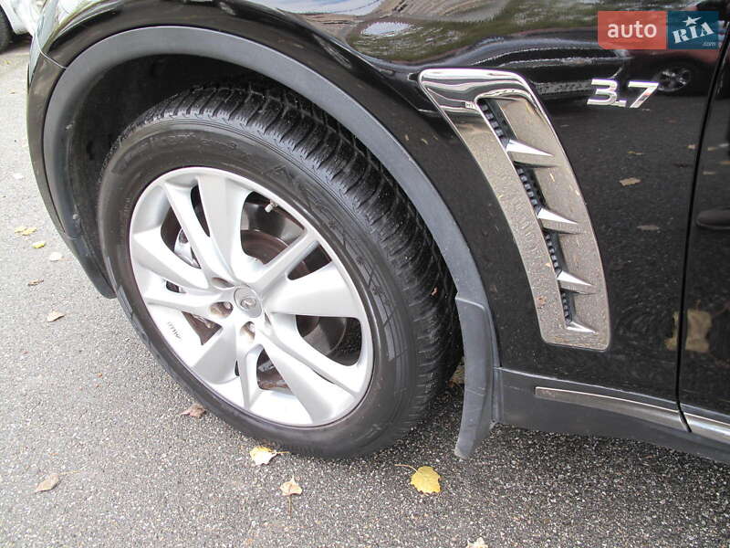 Позашляховик / Кросовер Infiniti QX70 2013 в Києві