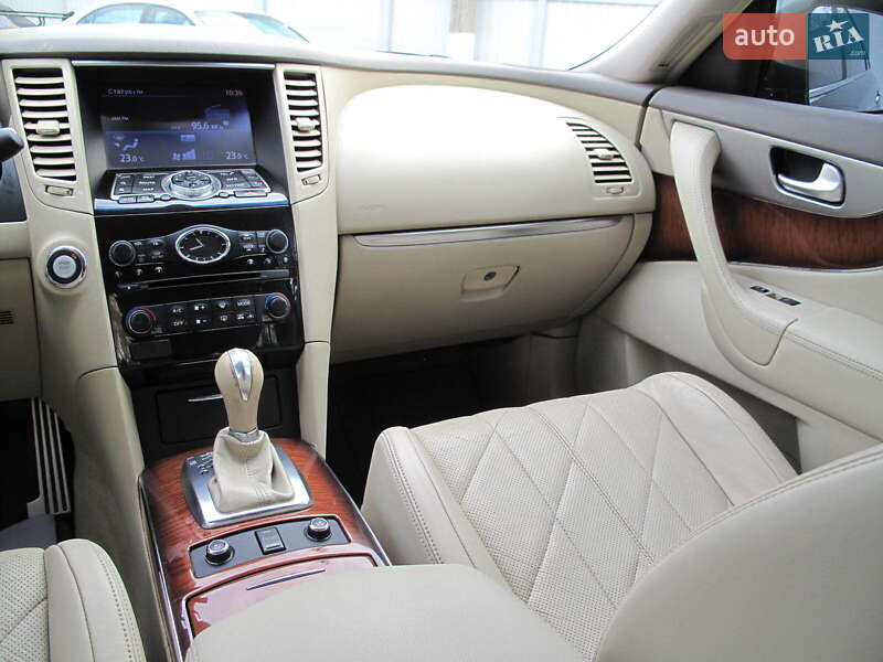 Позашляховик / Кросовер Infiniti QX70 2013 в Києві