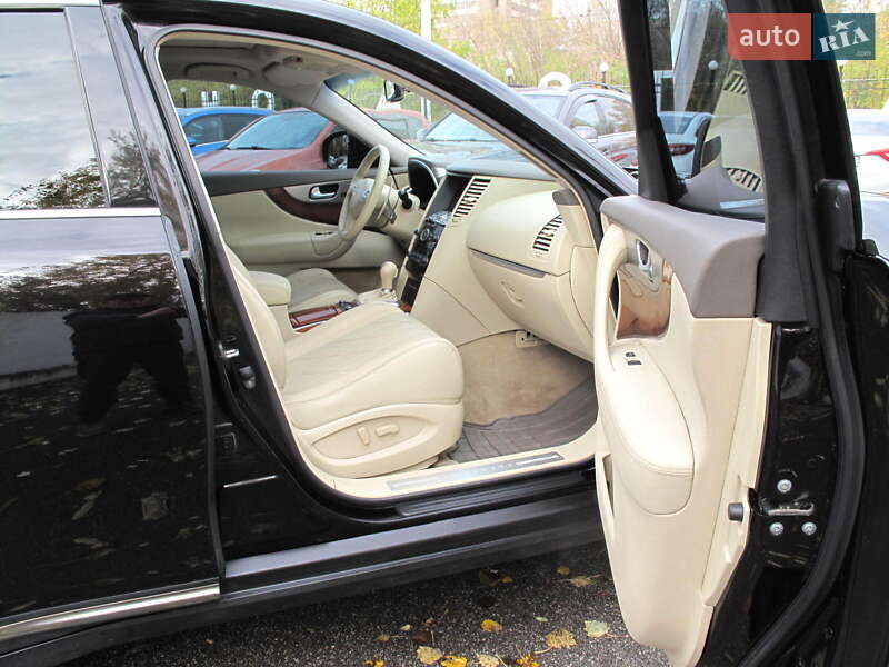 Позашляховик / Кросовер Infiniti QX70 2013 в Києві