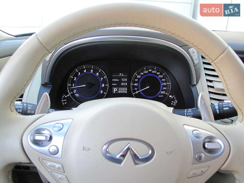 Позашляховик / Кросовер Infiniti QX70 2013 в Києві