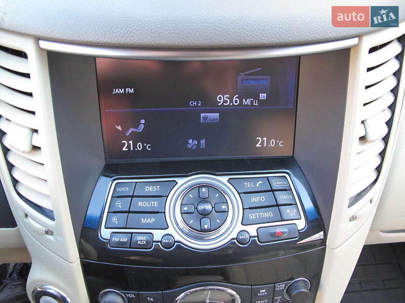 Позашляховик / Кросовер Infiniti QX70 2013 в Києві