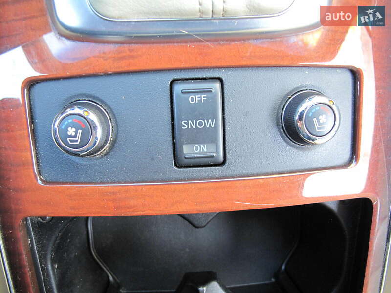 Позашляховик / Кросовер Infiniti QX70 2013 в Києві