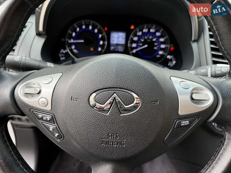 Внедорожник / Кроссовер Infiniti QX70 2016 в Тернополе фото 23 Внедорожник / Кроссовер Infiniti QX70 2016 в Тернополе