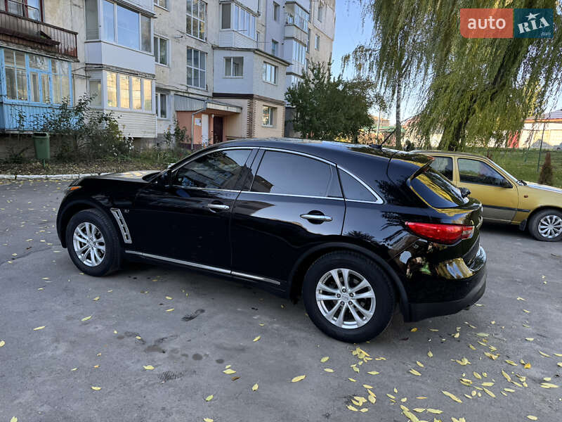 Позашляховик / Кросовер Infiniti QX70 2013 в Волочиську