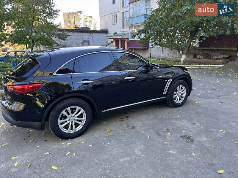 Позашляховик / Кросовер Infiniti QX70 2013 в Волочиську