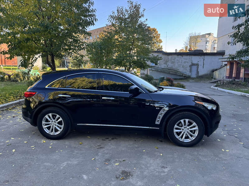 Позашляховик / Кросовер Infiniti QX70 2013 в Волочиську