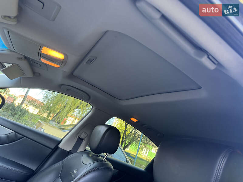 Позашляховик / Кросовер Infiniti QX70 2013 в Волочиську