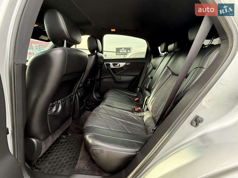 Внедорожник / Кроссовер Infiniti QX70 2015 в Киеве