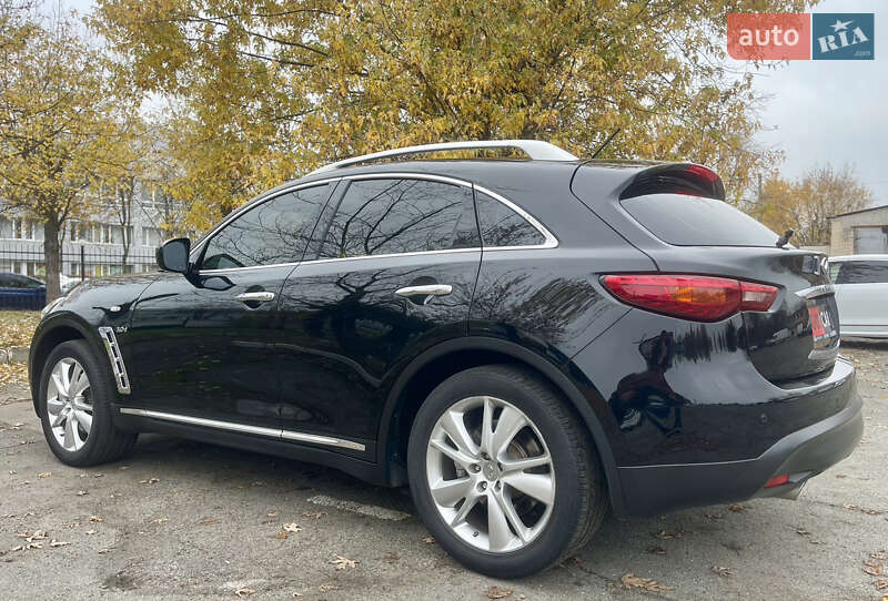 Позашляховик / Кросовер Infiniti QX70 2015 в Києві