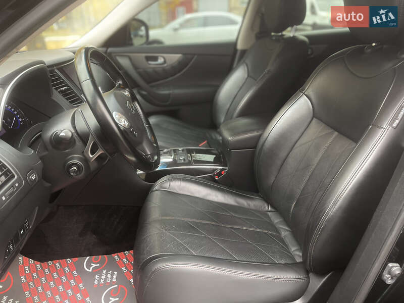 Позашляховик / Кросовер Infiniti QX70 2015 в Києві