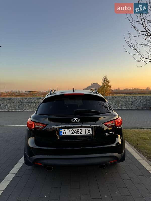 Позашляховик / Кросовер Infiniti QX70 2015 в Мукачевому