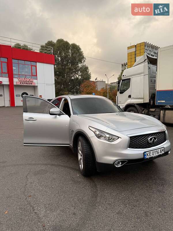 Позашляховик / Кросовер Infiniti QX70 2017 в Дніпрі