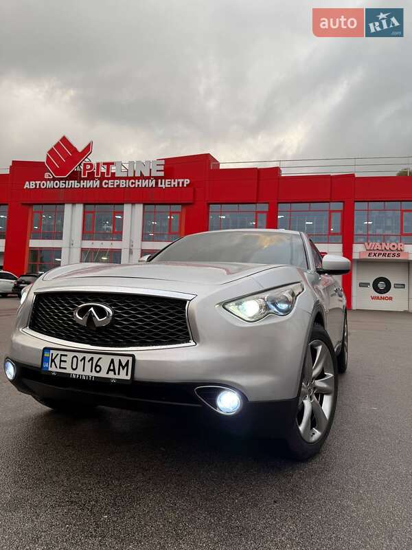 Позашляховик / Кросовер Infiniti QX70 2017 в Дніпрі