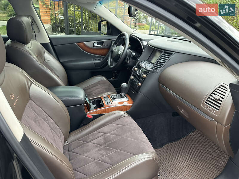 Внедорожник / Кроссовер Infiniti QX70 2013 в Полтаве