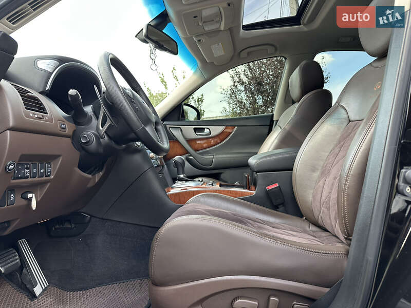 Внедорожник / Кроссовер Infiniti QX70 2013 в Полтаве