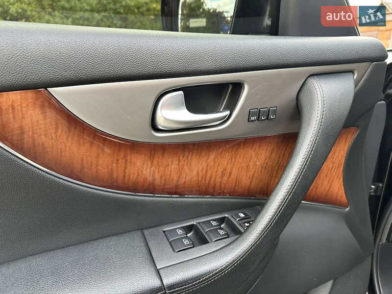 Внедорожник / Кроссовер Infiniti QX70 2013 в Полтаве