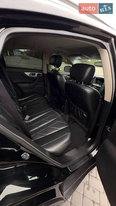 Внедорожник / Кроссовер Infiniti QX70 2013 в Хмельницком