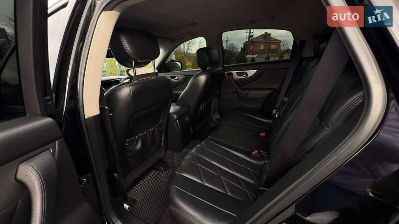 Внедорожник / Кроссовер Infiniti QX70 2013 в Хмельницком